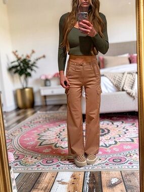NWT PAIGE Carly Coated Wide Leg Cargo Pants French Latte Luxe Coating Size 24